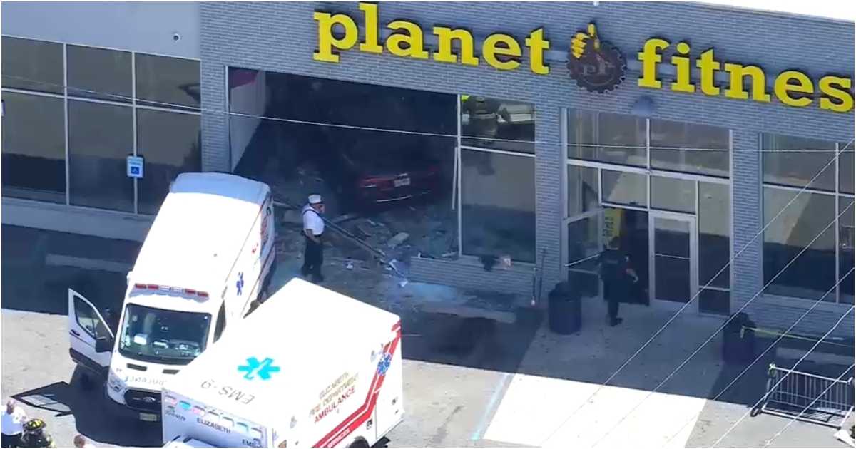 নিউয়ার্ক অ্যাভিনিউর জিমে মঙ্গলবার দুপুর ১২টা ২০ মিনিটের দিকে দুর্ঘটনাটি ঘটে। ছবি: আইউইটনেস নিউজ